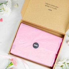 Lahjapakkaus laatikossa – vaaleanpunainen