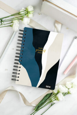 Happy calendar muistikirja spiraalisidonta - make yourself proud 2025 (englanninkielinen)