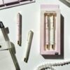 Kukkakynät Blossom Pens - Beige (musta) & Roosa (sininen) - 2kpl - Image 4