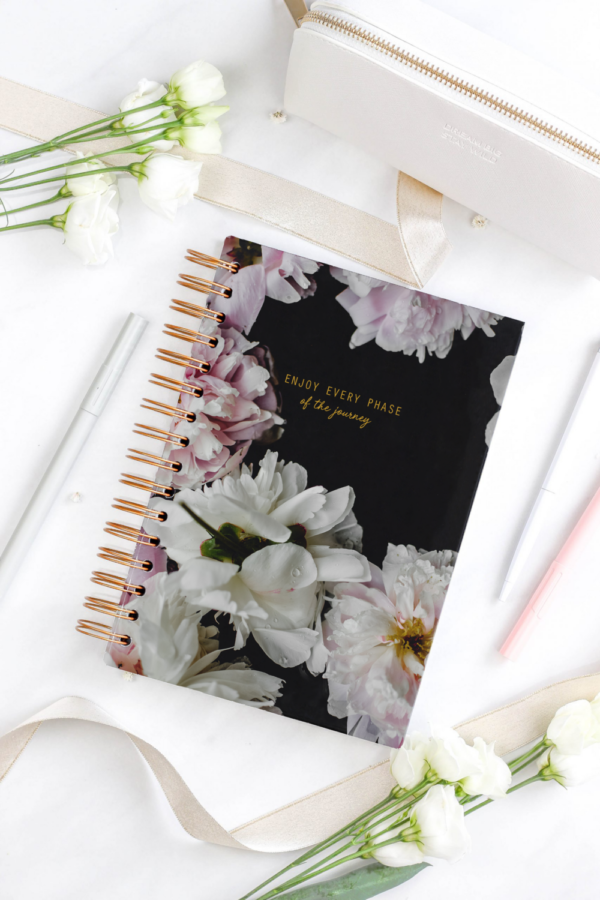 Bujo pistevihko spiraalisidonta kovilla kansilla - peonies