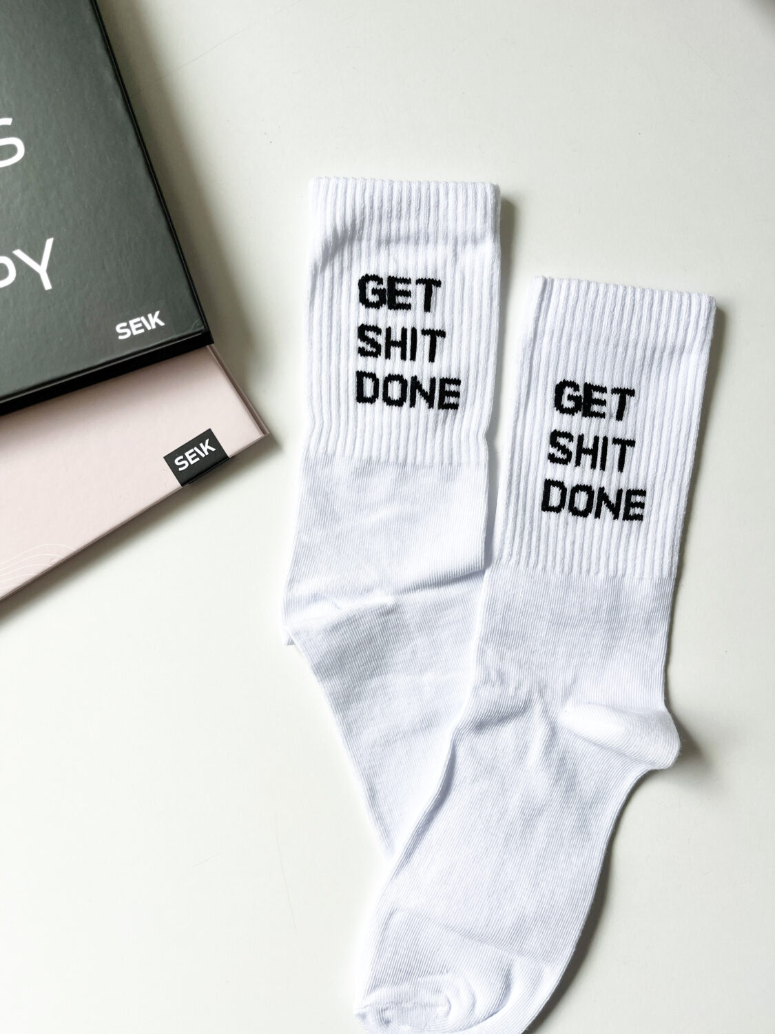 Urheilusukat – Get Shit Done (unisex 35–46)