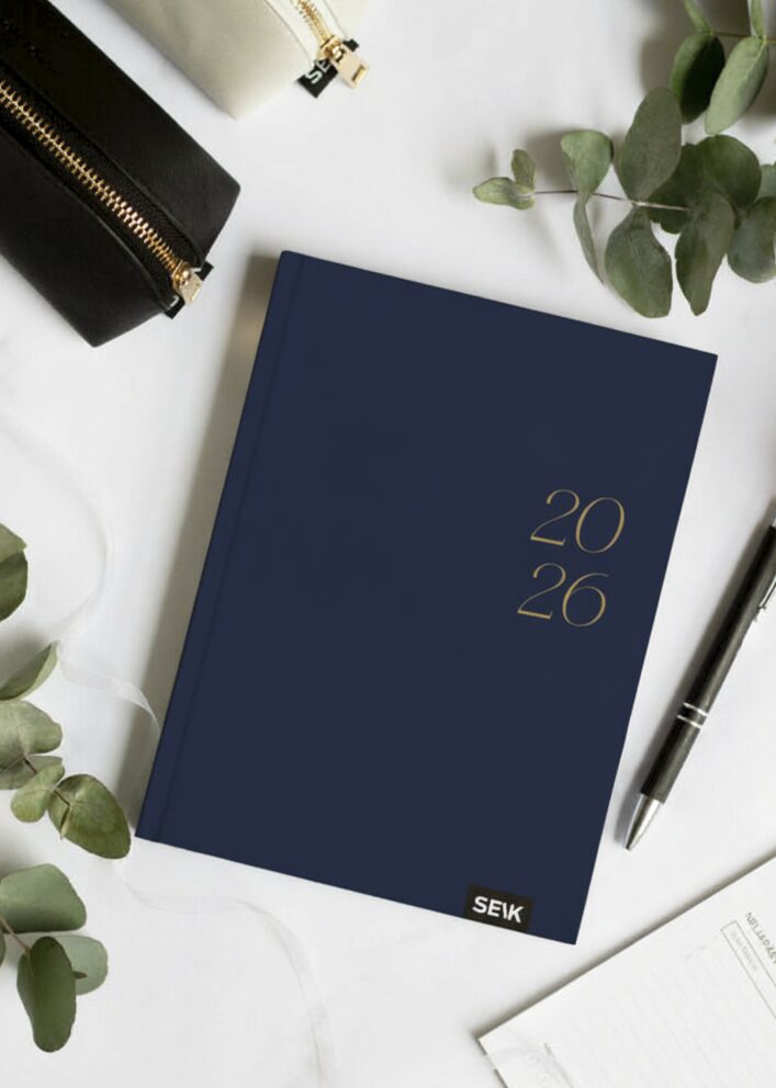 Happy Calendar kalenteri 2026 (a5) - tummansininen