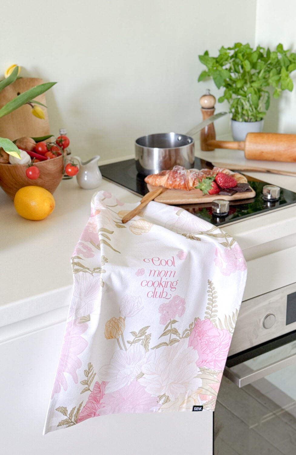 Keittiöpyyhe – Cool Mom Cooking Club - Image 4