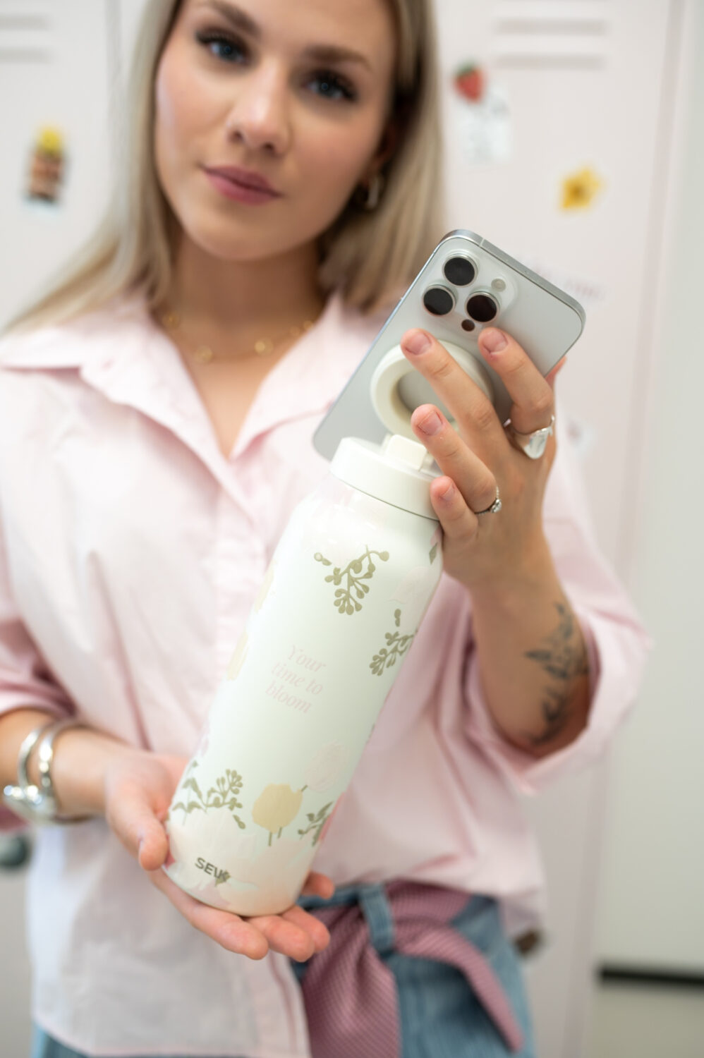 2-in-1 Thermos-juomapullo magneettisella puhelinpidikkeellä – Aika puhjeta kukkaan (700ml) - Image 2