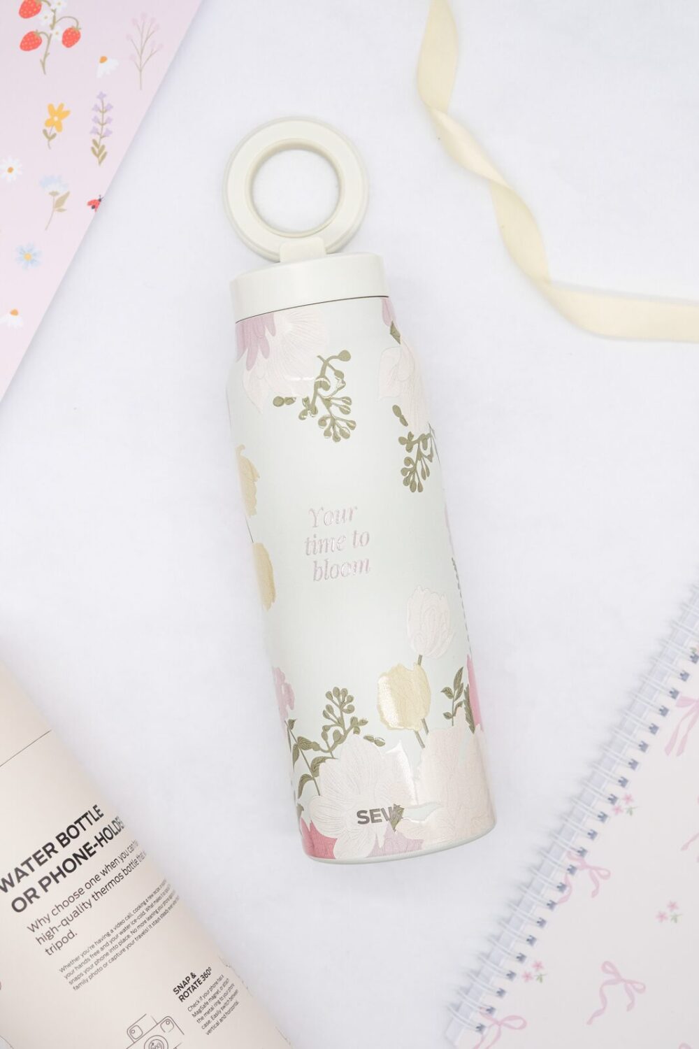 2-in-1 Thermos-juomapullo magneettisella puhelinpidikkeellä – Aika puhjeta kukkaan (700ml) - Image 3