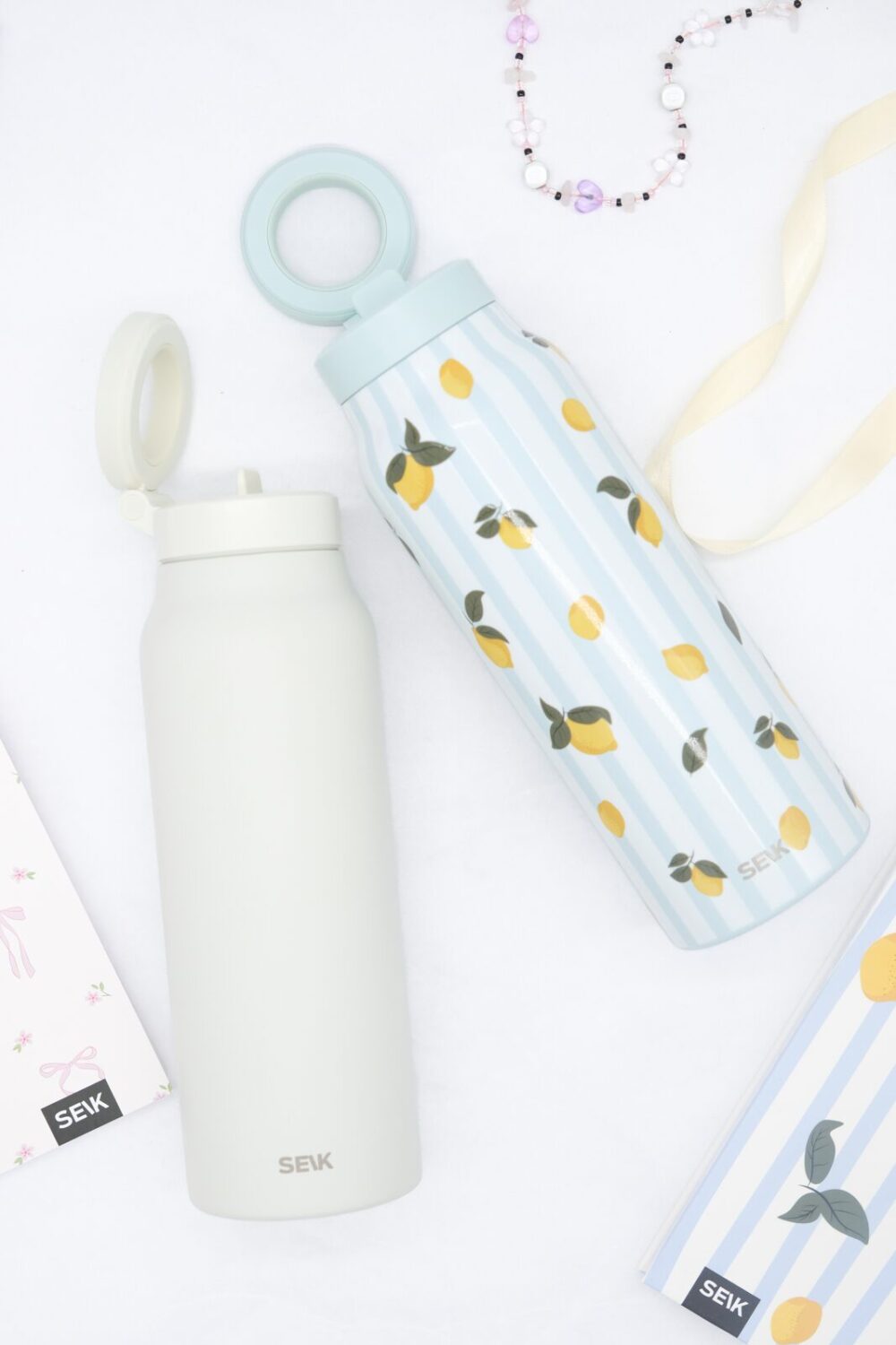 2-in-1 Thermos-juomapullo magneettisella puhelinpidikkeellä – Sitruunat (700ml) - Image 7